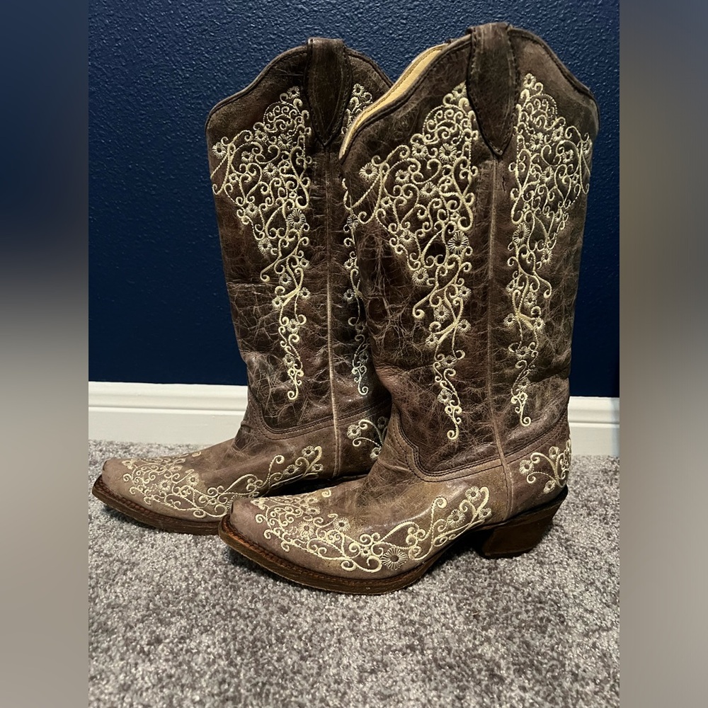 CORRAL WOMEN'S BONE COLOR FLORAL EMBROIDERY COWBOY BOOT